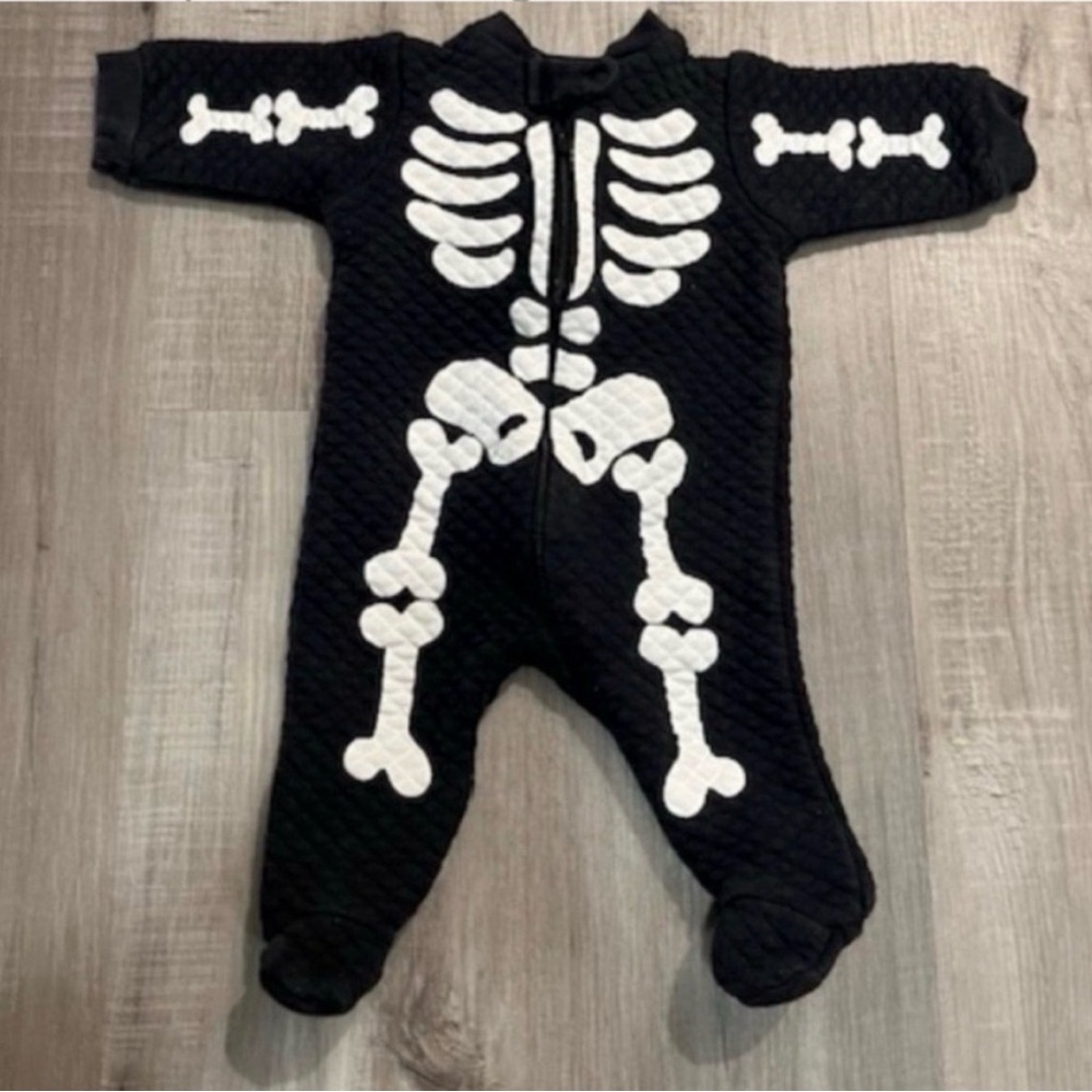 Gerber Black Quilted Skeleton
Baby One Piece Footed Halloween - 0-3 Months